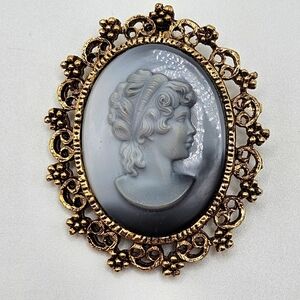 VINTAGE Cameo Carved Glass Ombre Gray Gold Tone Pendant or Brooch Pin